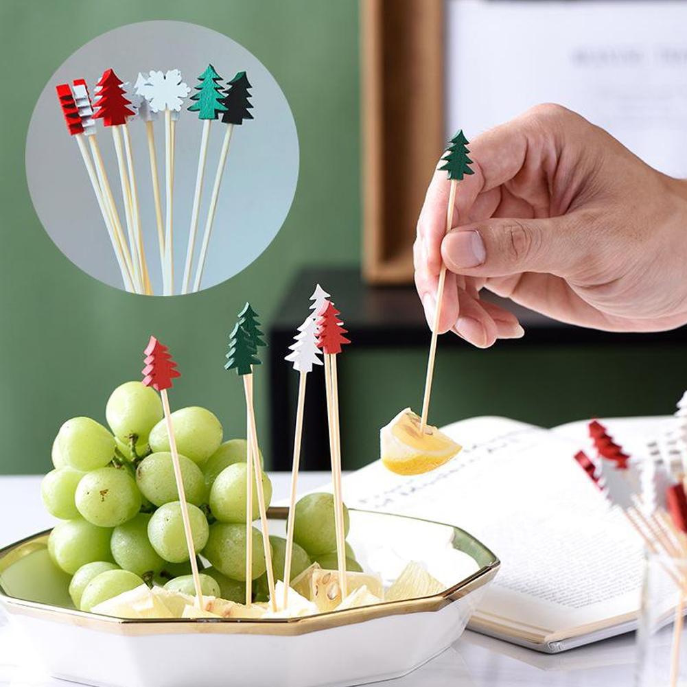 Centerpiece Stick - ไม้จิ้มค็อกเทลคริสต์มาสแบบใช้แล้วทิ้ง 50 ชิ้น ไม้ไผ่ลายเกล็ดหิมะและต้นไม้ สำหรับตกแต่งอาหารและผลไม้ในงานปาร์ตี้วันหยุด